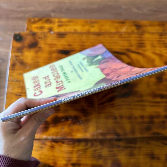 PJ Library Cakes & Miracles A Purim Tale Jewish Holiday Paperback Book - Picture 9 of 9